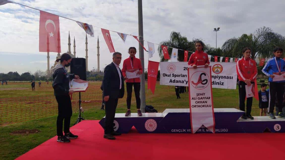 Öğrencimiz Sümeyye KIZILSOY Atletizm Okullar Arası Türkiye İkincisi Olmuştur.