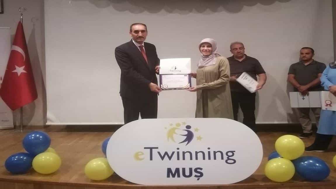 Fen Bilimleri öğretmenimiz Hatice KOÇPINAR'ın hazırlamış olduğu e twinning projesi ödüle layık görüldü.